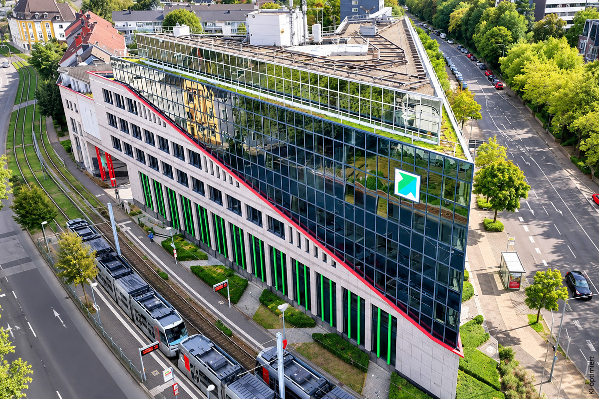 Architektonische Gebäudespitze des Europaring 60